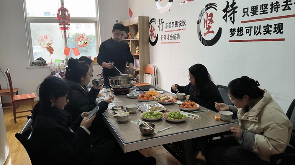 Обяд на фестивала на фенерите: Tangyuan и Team Vibes в офиса
